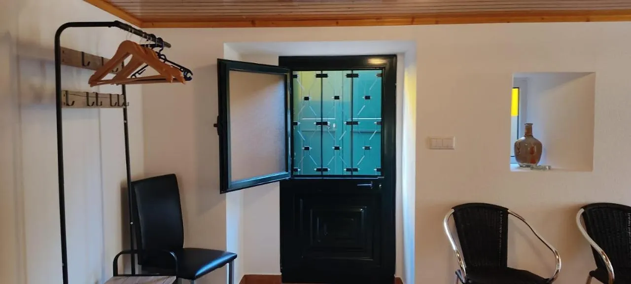 Casa Das Vistas Porto Moniz Homestay